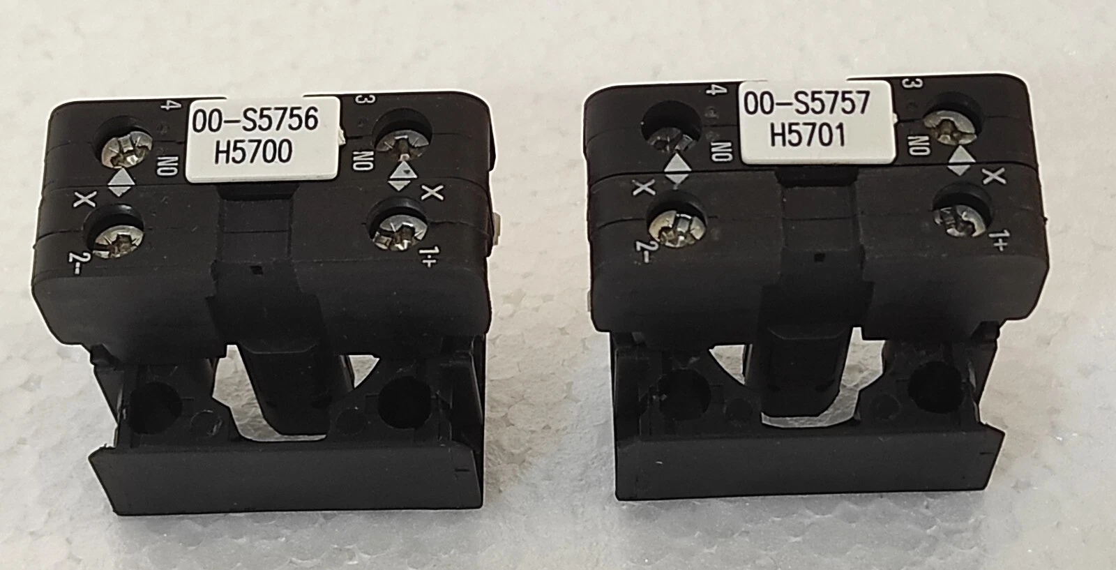 SIEMENS 3SB5400-0B CONTACT BLOCK WITH LED (02 Pcs Lot)